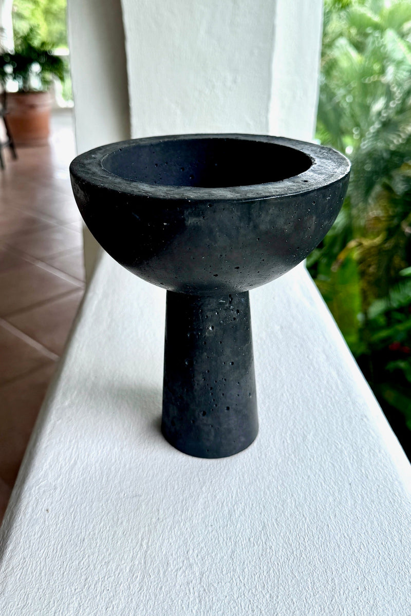 Pedestal Vase-Caña Brava-lobo nosara