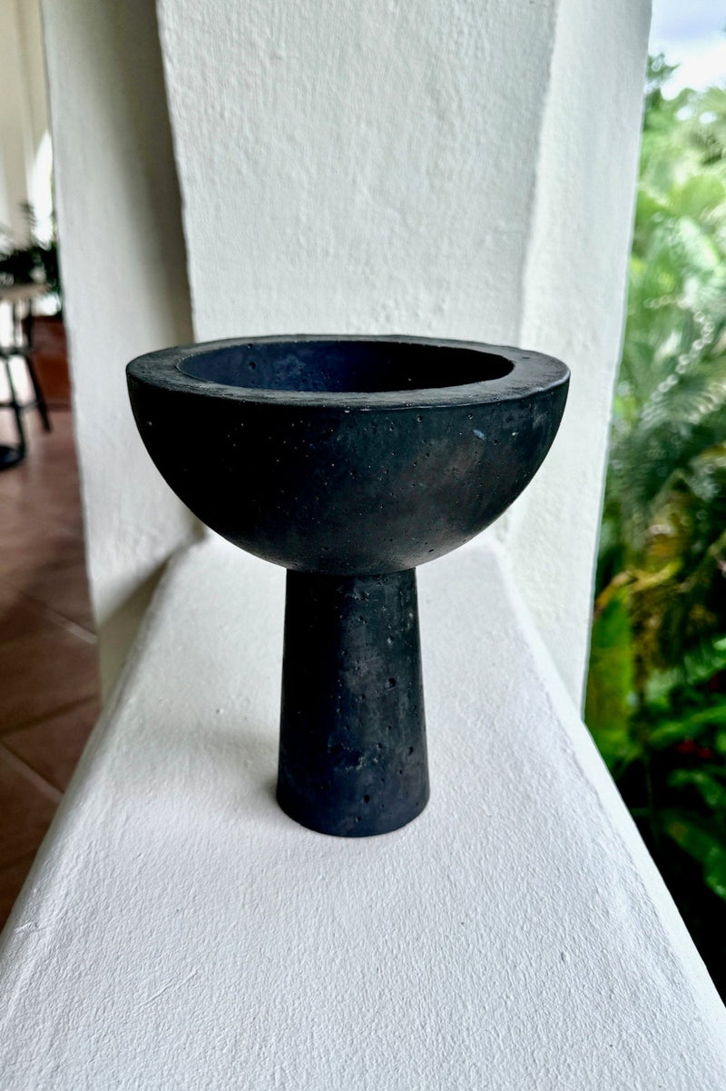 Pedestal Vase-Caña Brava-lobo nosara